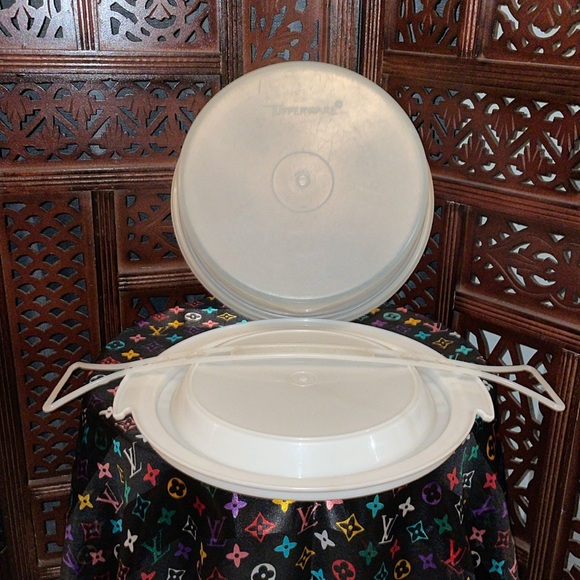 Vintage Tupperware Cake server with Cover & Handle. - Picture 6 of 6